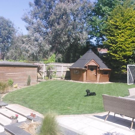 Beach House, With Bbq Lodge And Hot Tub! Bournemouth Esterno foto