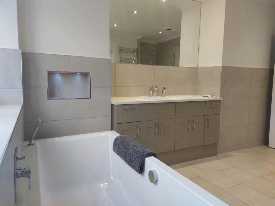 Beach House, With Bbq Lodge And Hot Tub! Bournemouth Esterno foto