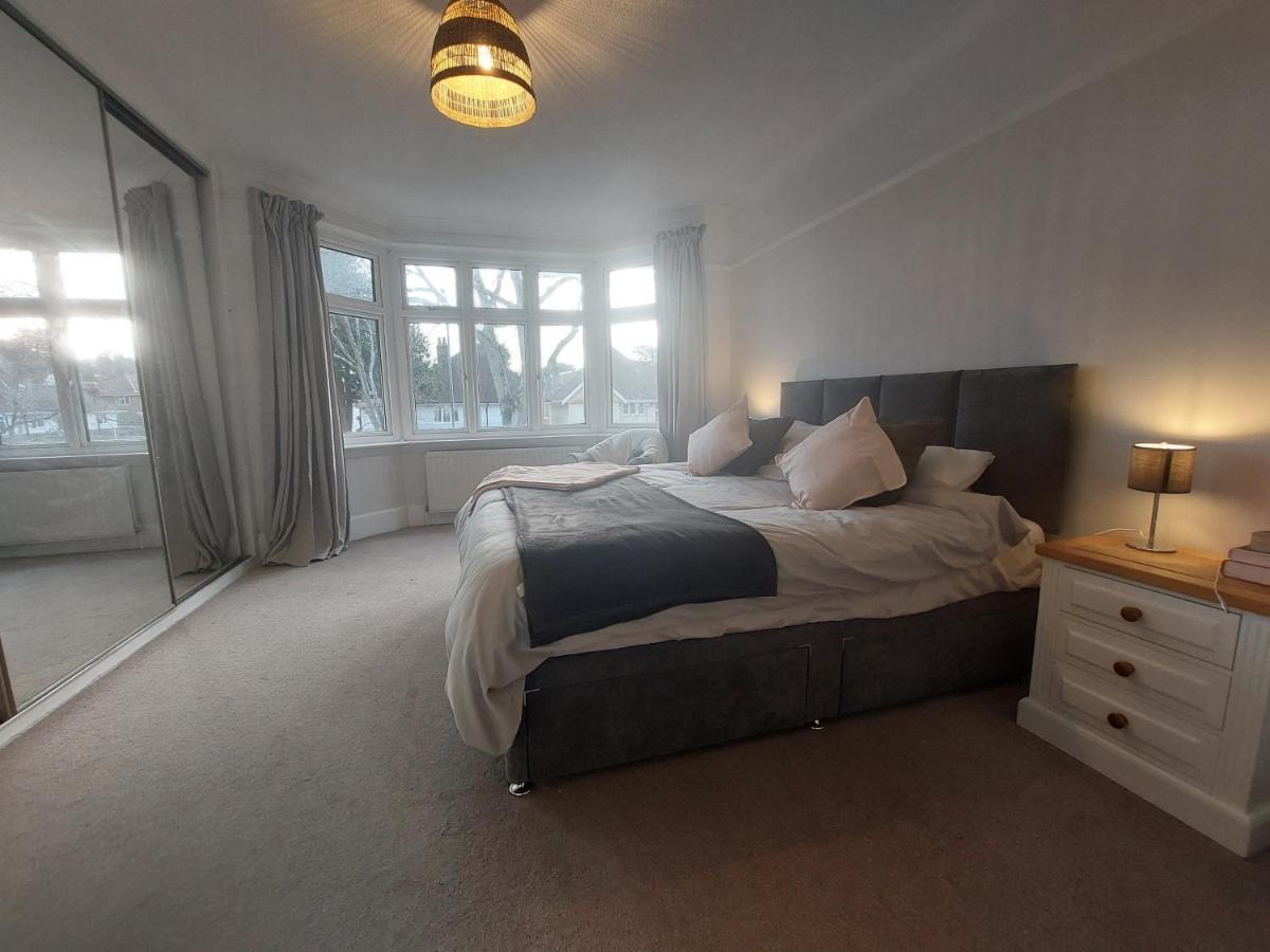 Beach House, With Bbq Lodge And Hot Tub! Bournemouth Esterno foto
