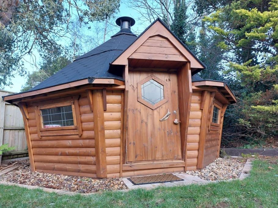Beach House, With Bbq Lodge And Hot Tub! Bournemouth Esterno foto