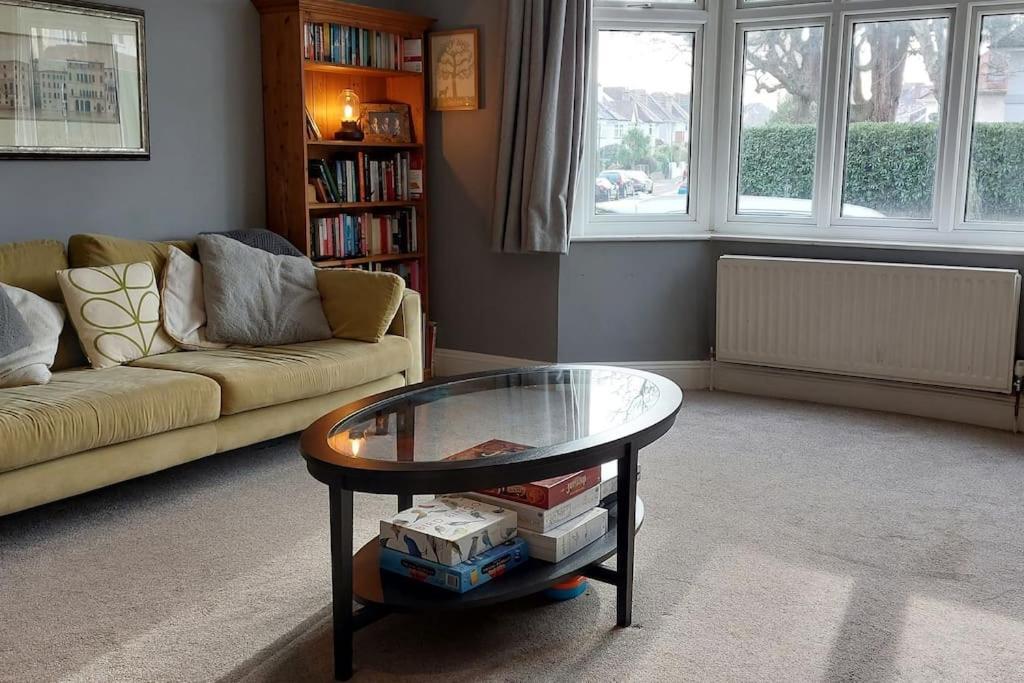 Beach House, With Bbq Lodge And Hot Tub! Bournemouth Esterno foto