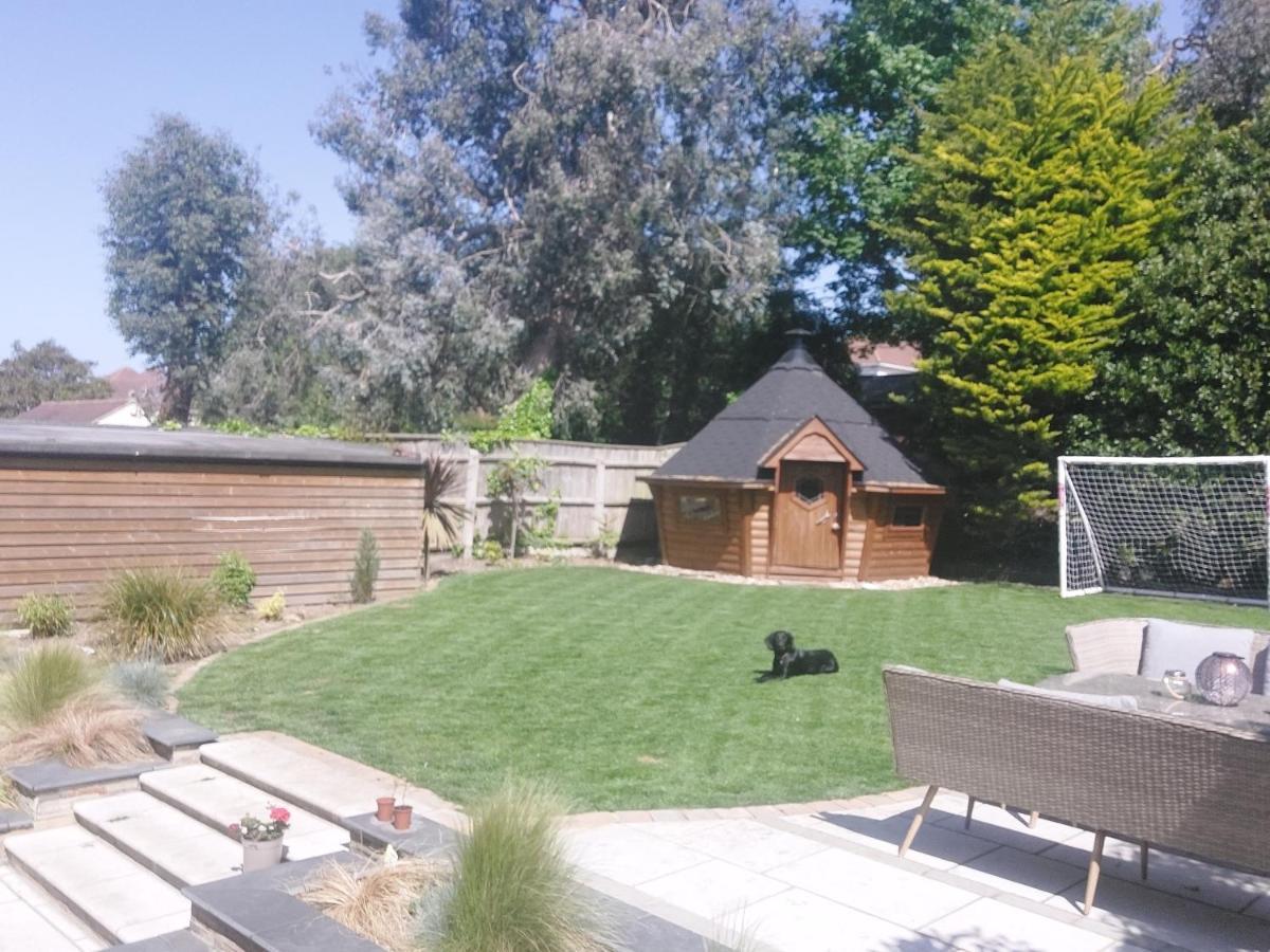 Beach House, With Bbq Lodge And Hot Tub! Bournemouth Esterno foto